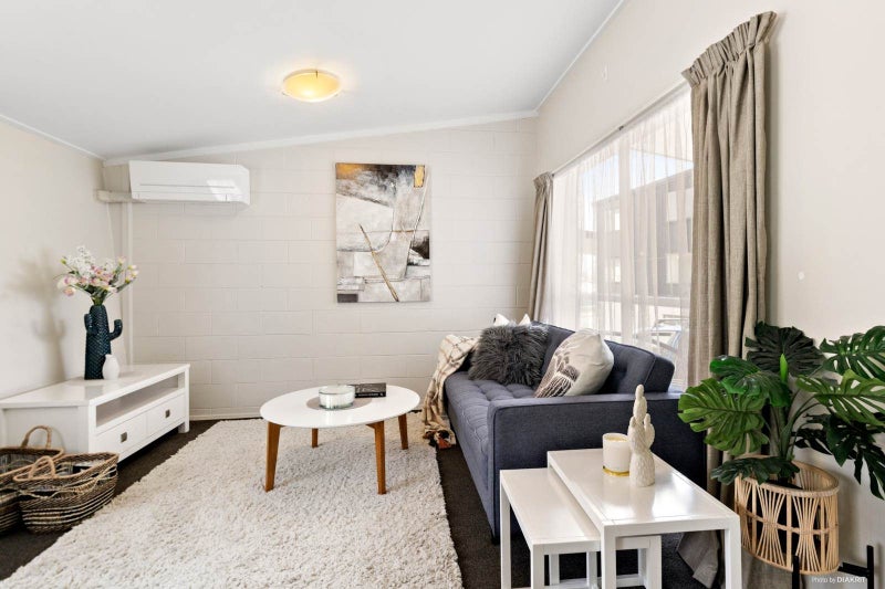 2/98 May Road, Mount Roskill, Auckland - Carousel 1