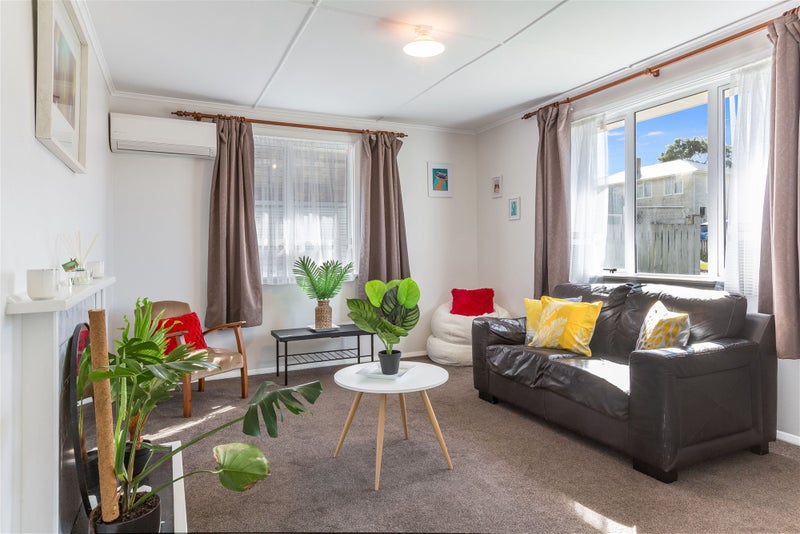 22 Cornwall Crescent, Cannons Creek, Porirua - Carousel 3