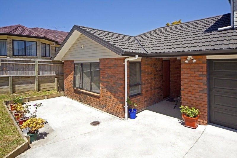 3 Jomard Terrace, Northcross, Auckland - Carousel 1