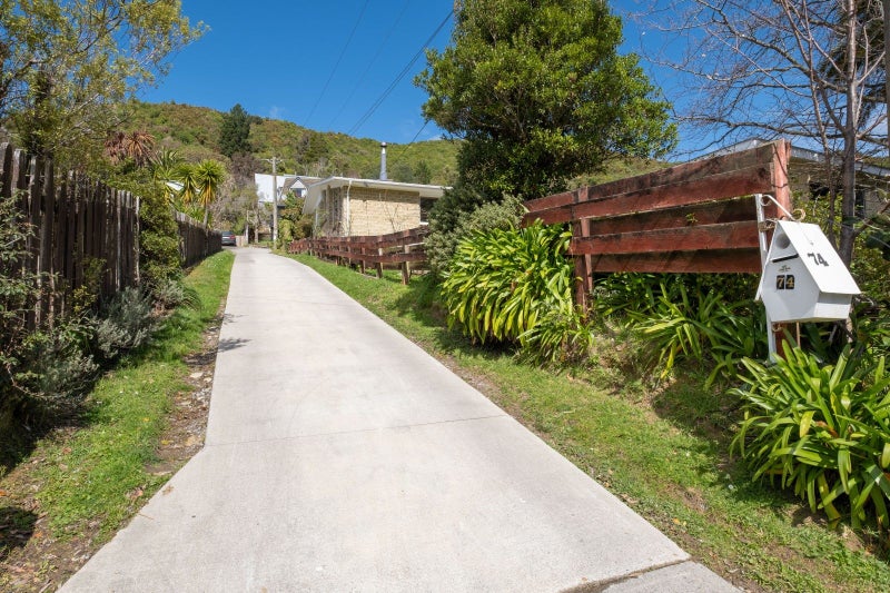 74 Scotland Street, Picton - Carousel 17
