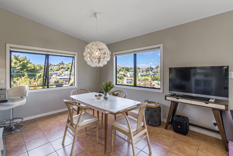 16 Wellington Road, Surfdale, Waiheke Island - Carousel 1