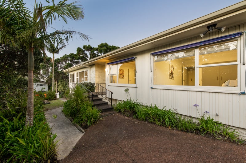 1 Red Bluff Rise, Campbells Bay, Auckland - Carousel 16