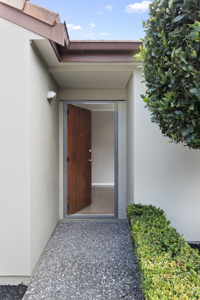 19B Beach Road, Te Atatu Peninsula, Auckland - Carousel 2