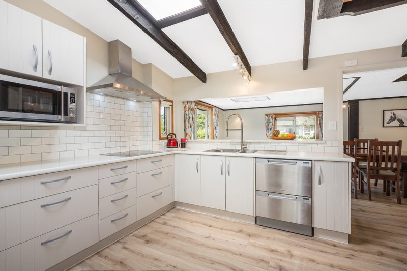 5 Newnham Court, Tawa, Wellington - Carousel 2