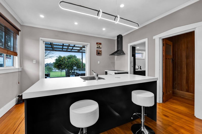 27 Lyn Street, Lynmouth, New Plymouth - Carousel 2