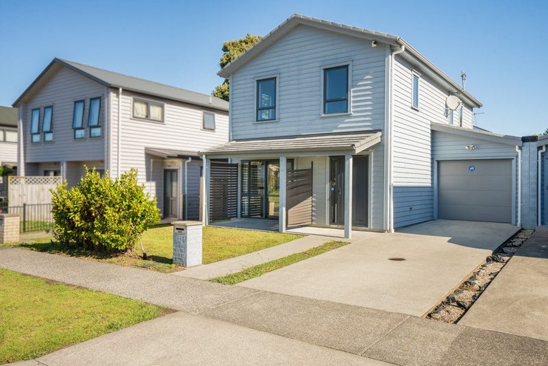 100 Kaimoana Street, Weymouth, Auckland - Carousel 1