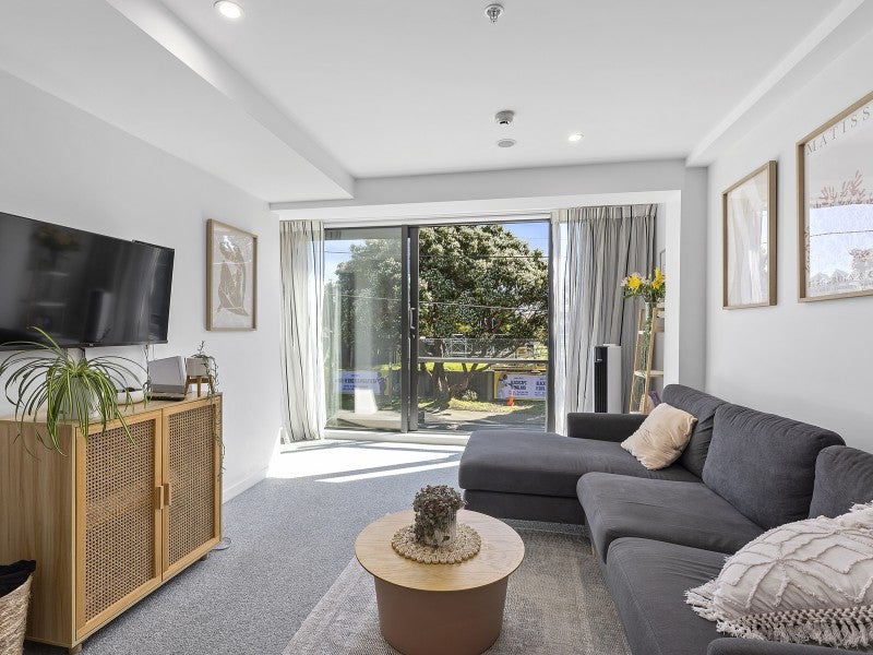 2A/21 Rugby Street, Mount Cook, Wellington - Carousel 2