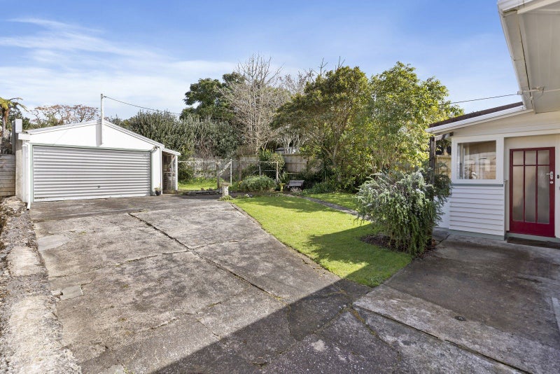 5 Brewster Avenue, Morningside, Auckland - Carousel 2