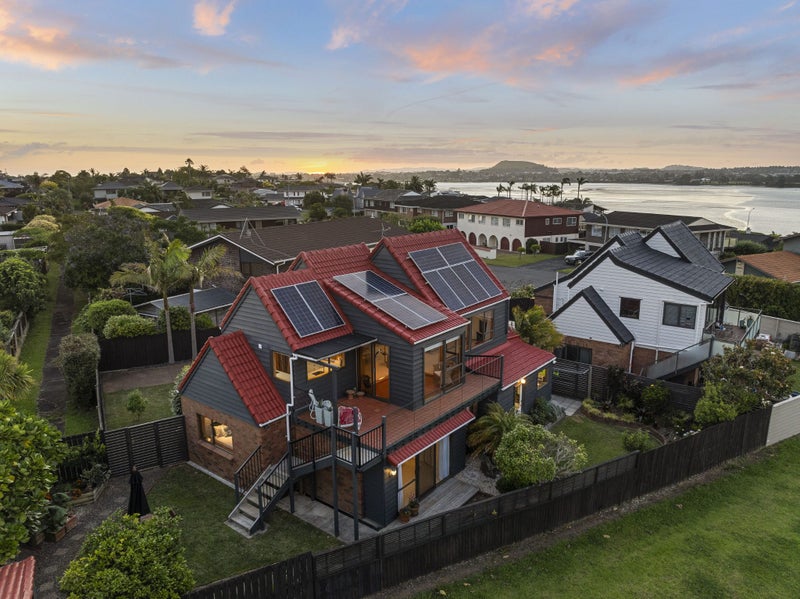2/13 Nimrod Place, Half Moon Bay, Auckland - Carousel 1