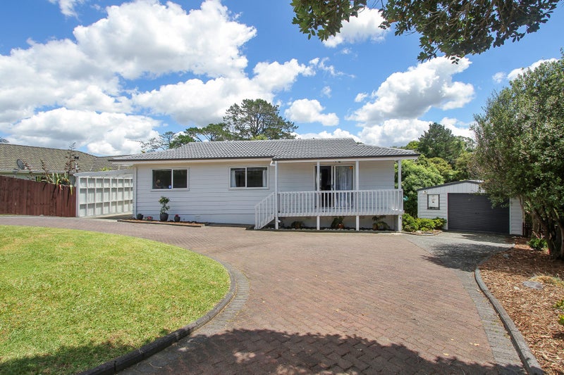 11 Katrina Place, Massey, Auckland - Carousel 1