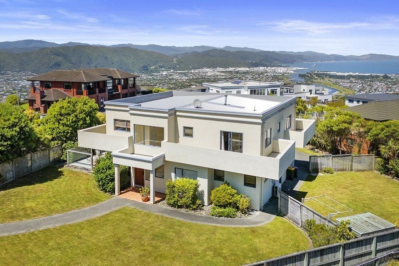 39 Arahiwi Grove, Tirohanga, Lower Hutt - Carousel 1