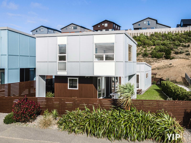 68 Cedarwood Street, Woodridge, Wellington - Carousel 1