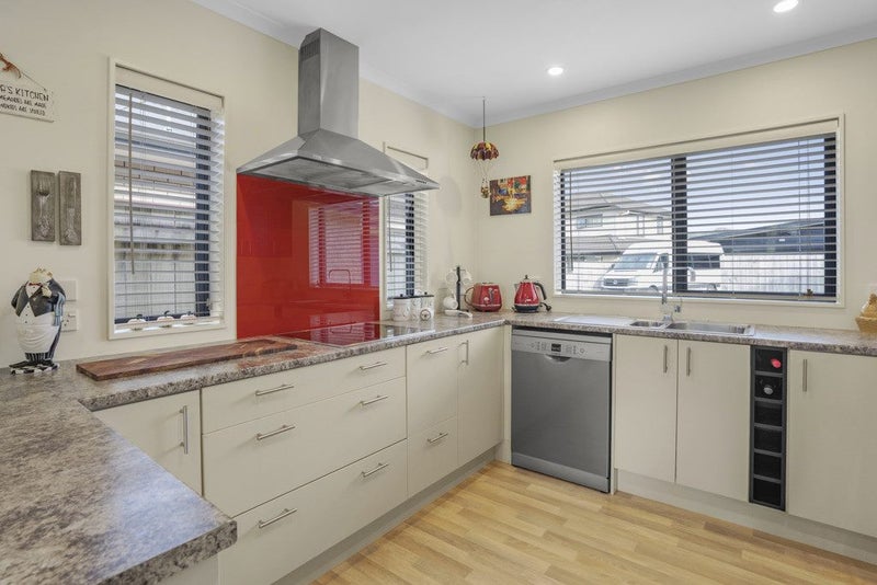 7 Sun Valley Way, Wainuiomata, Lower Hutt - Carousel 2