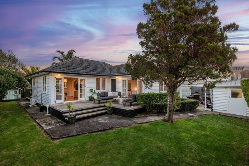 422A Old Te Atatu Road, Te Atatu Peninsula, Auckland - Carousel 2