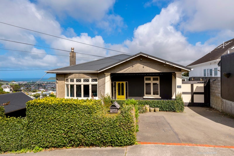 137 Seatoun Heights Road, Seatoun, Wellington - Carousel 1