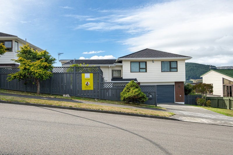 80 Victory Crescent, Tawa, Wellington - Carousel 21