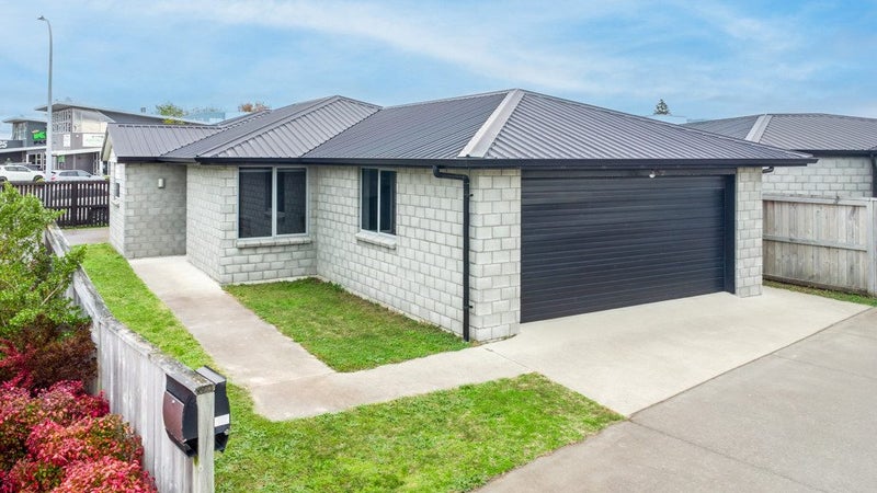 11 Teachers Court, Papamoa Beach, Papamoa - Carousel 1