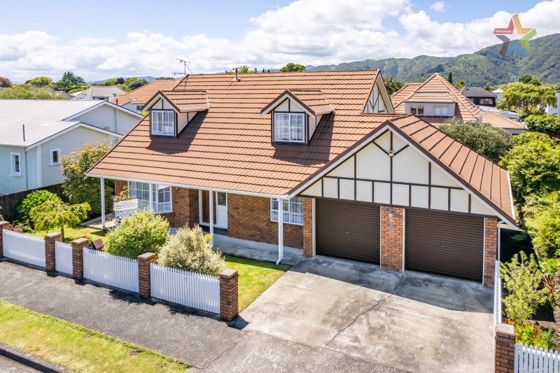 2/14 Saulbrey Grove, Woburn, Lower Hutt - Carousel 1