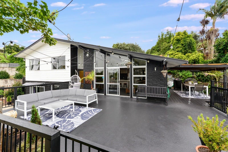 11 Caernarvon Street, Dinsdale, Hamilton - Carousel 1