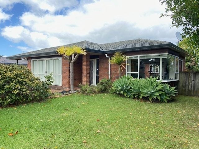 48 Frank Nobilo Drive, Golflands, Auckland - Carousel 1