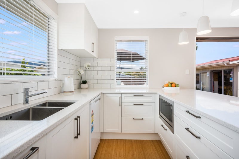 193 California Drive, Totara Park, Upper Hutt - Carousel 2