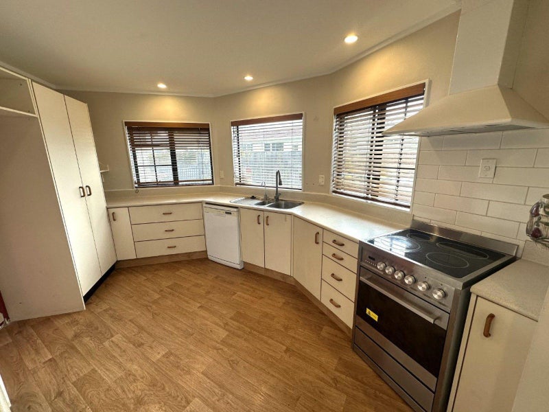 4A Brett Place, Takaro, Palmerston North - Carousel 2