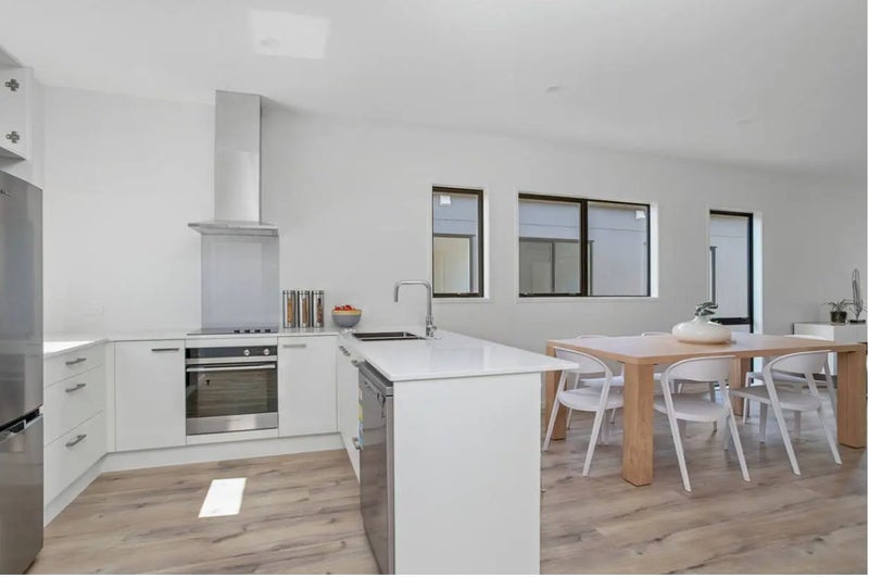 19 Pukanui Avenue, Totara Park, Auckland - Carousel 1