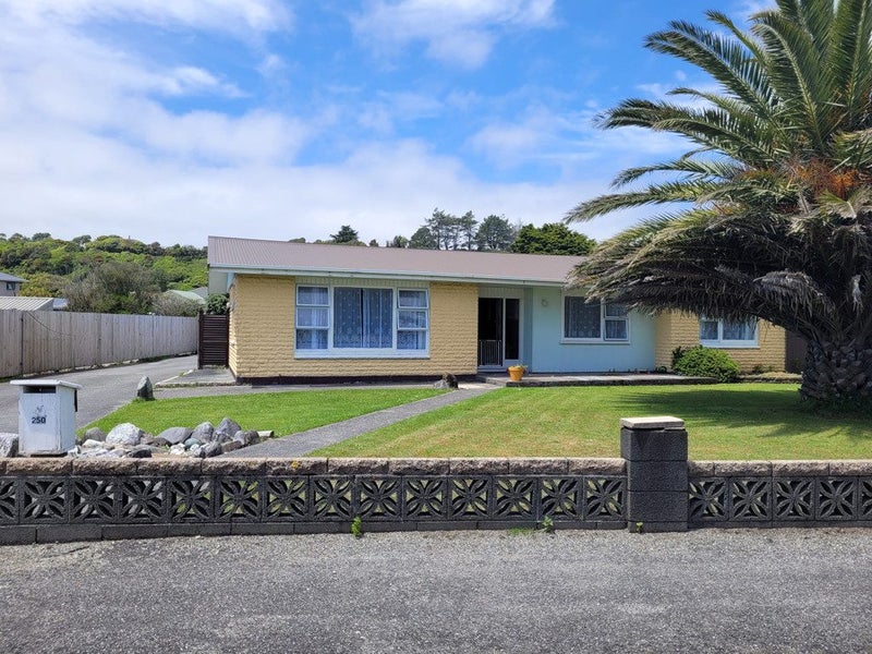 250 Revell Street, Hokitika - Carousel 1