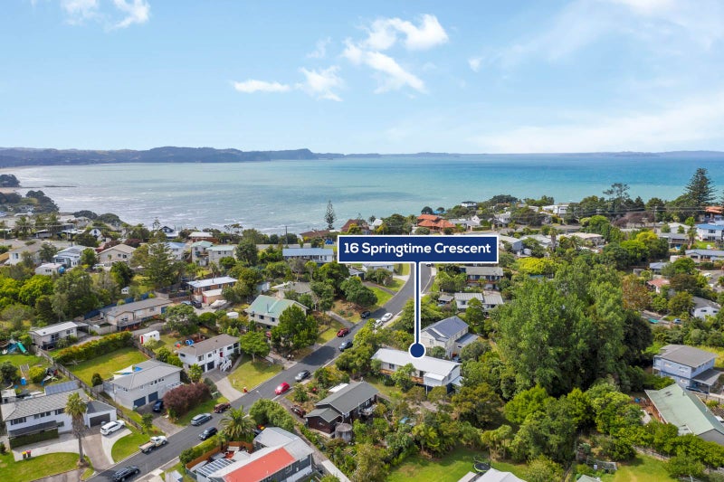 16 Springtime Crescent, Stanmore Bay, Whangaparaoa - Carousel 1