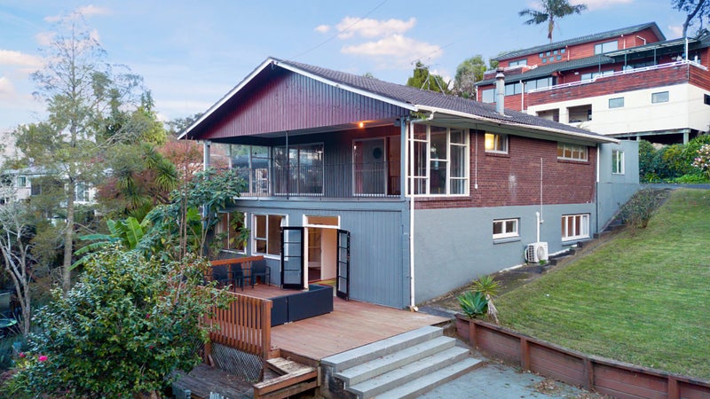 201 Godley Road, Titirangi, Auckland - Carousel 1