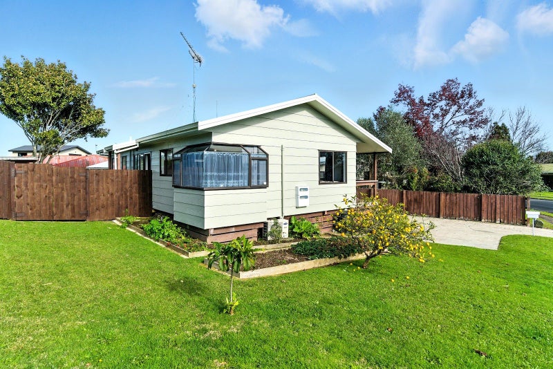 1 Hulme Place, Leamington, Cambridge - Carousel 1