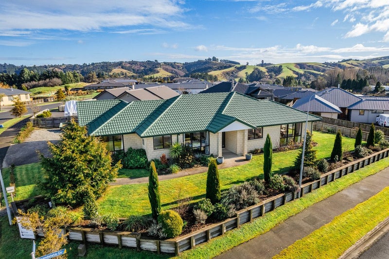 35 Severn Street, Green Island, Dunedin - Carousel 1