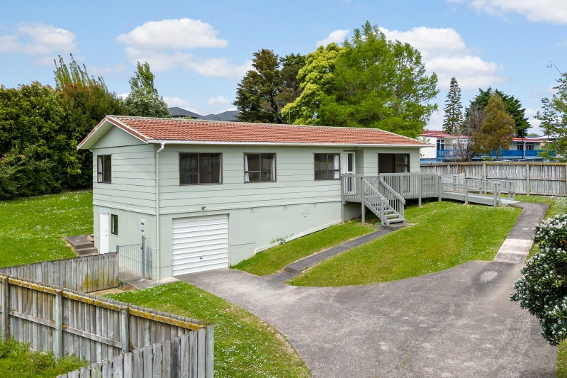 18 Reinga Place, Massey, Auckland - Carousel 1
