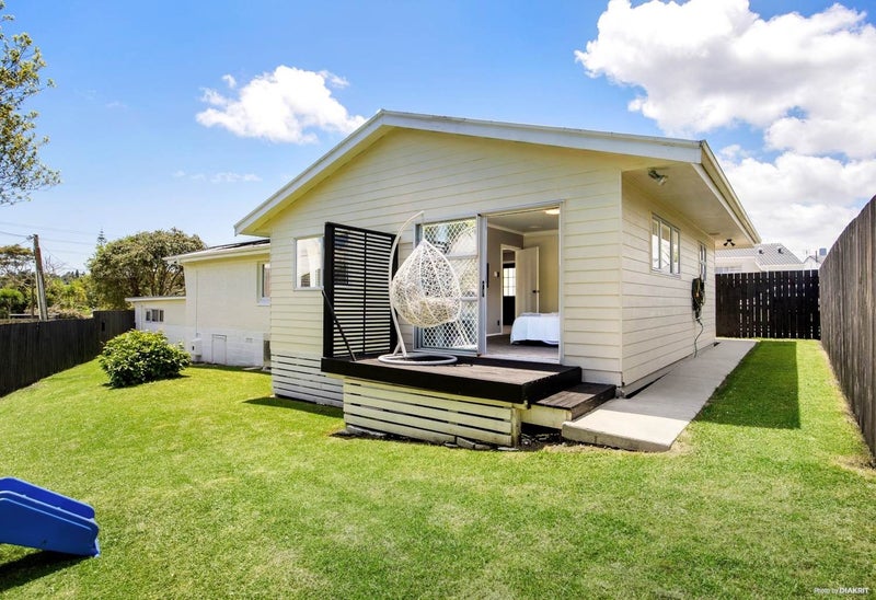 22 Kaurilands Road, Titirangi, Auckland - Carousel 1