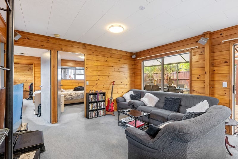 46 Easton Park Parade, Glenfield, Auckland - Carousel 2