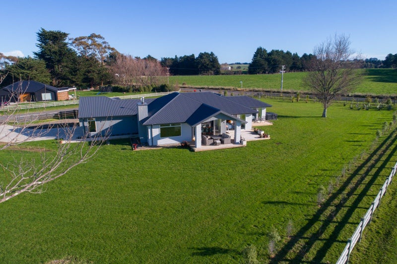 1 Ashgrove Lane, Palmerston North - Carousel 1
