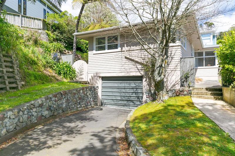 16 Leona Way, Paparangi, Wellington - Carousel 16