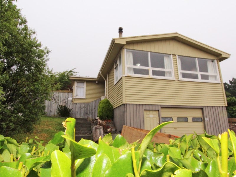 84 Arahura Crescent, Waitangirua, Porirua - Carousel 1