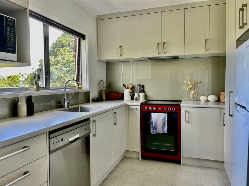 2/4 Wilding Avenue, Northcote Point, Auckland - Carousel 1