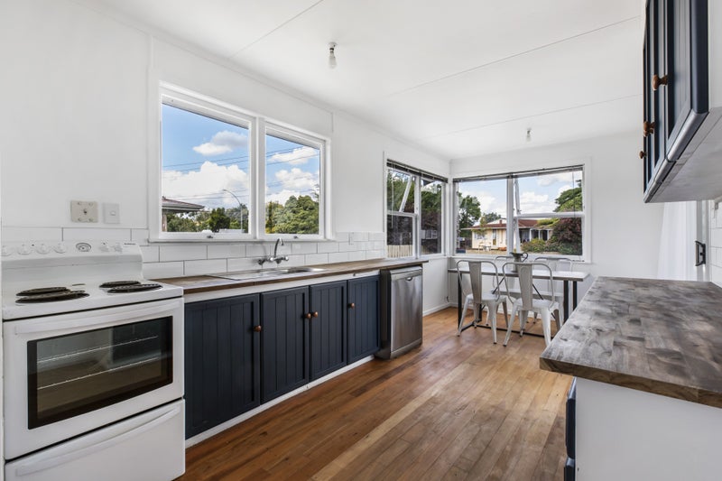 108 Collins Road, Melville, Hamilton - Carousel 2