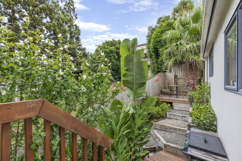 1/1014 East Coast Road, Fairview Heights, Auckland - Carousel 2