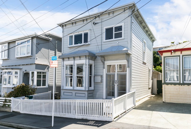 13 Caroline Street, Mount Victoria, Wellington - Carousel 1