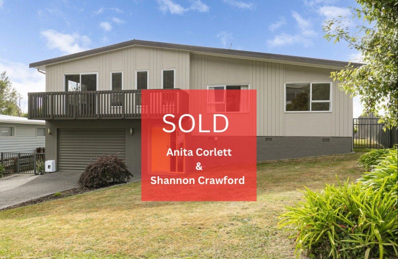 17 Westhaven Drive, Tawa, Wellington - Carousel 1