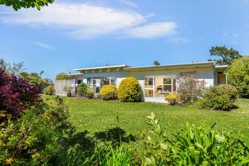84 Crows Road, Swanson, Auckland - Carousel 1