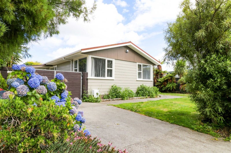 143 Ruamahanga Crescent, Terrace End, Palmerston North - Carousel 1