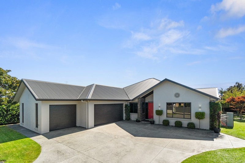 11 Johnnybro Place, Rototuna North, Hamilton - Carousel 1