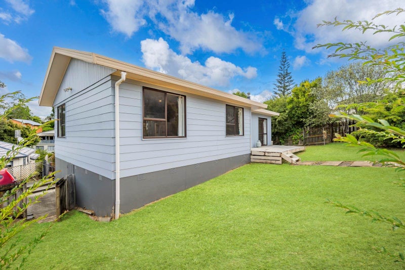 25 Rehia Road, Massey, Auckland - Carousel 19