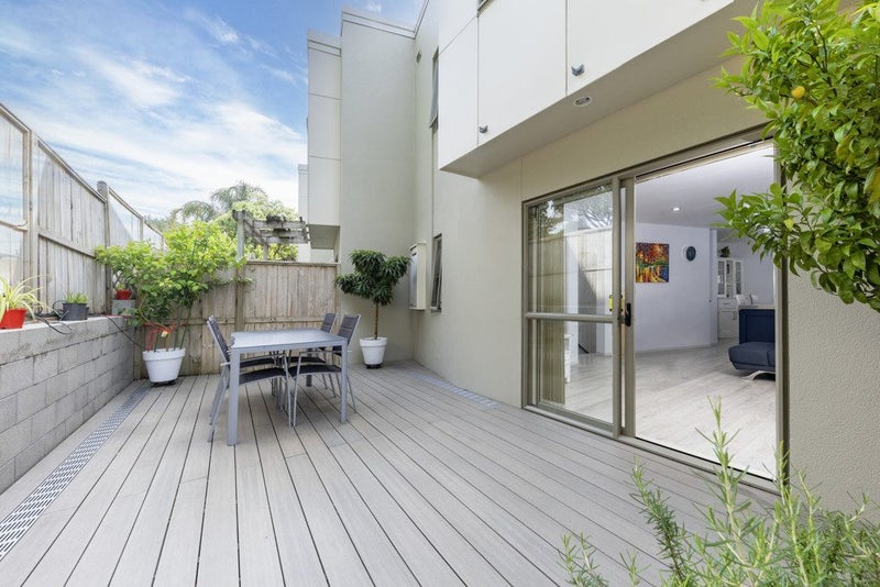 34/21 Hunters Park Drive, Three Kings, Auckland - Carousel 2