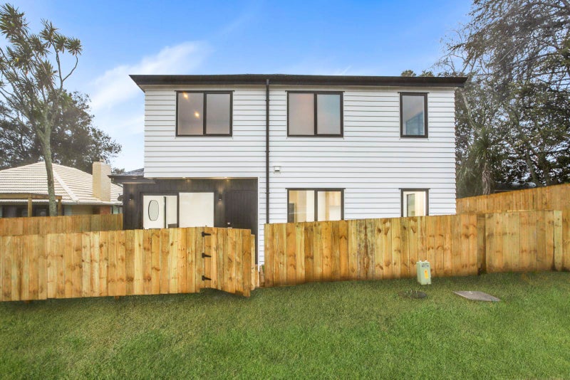 27A Taipari Road, Te Atatu Peninsula, Auckland - Carousel 1