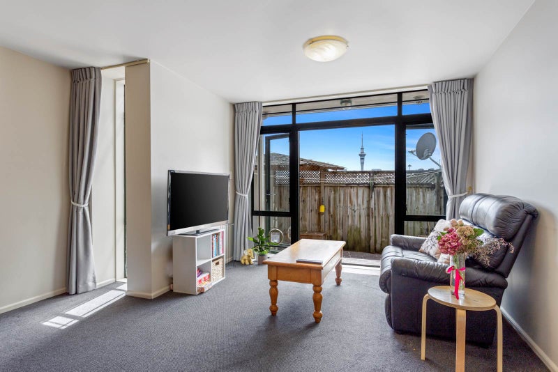 1/26 Karaka Street, Newton, Auckland - Carousel 2